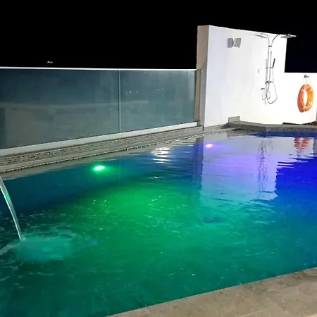 Acogedor Con Piscina En Tenerife 3*